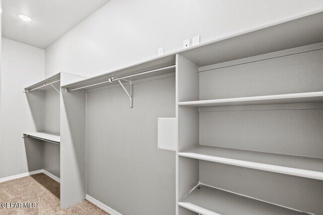 Foto del edificio - 956 Keenland Ave