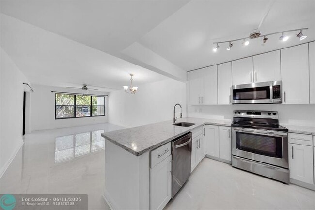 Foto del edificio - 2300 S Cypress Bend Dr