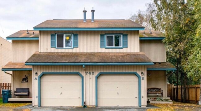 Building Photo - 742 Fischer Ave