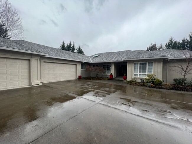 Building Photo - SPACIOUS & STYLISH CUSTOM HOME- 4 BEDROOMS...