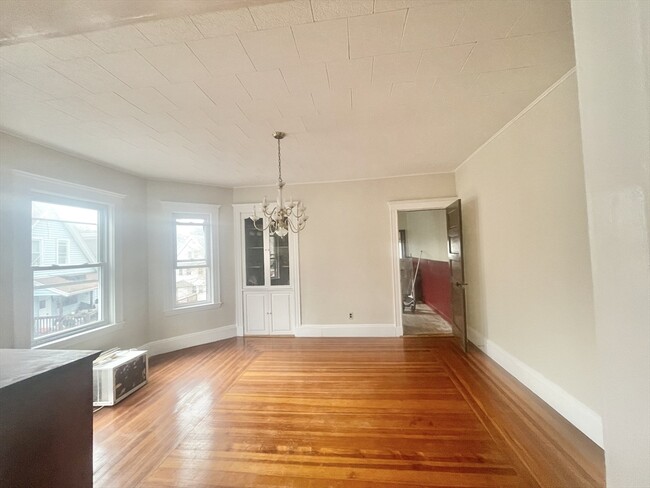 Building Photo - 8 Hunnewell Ave