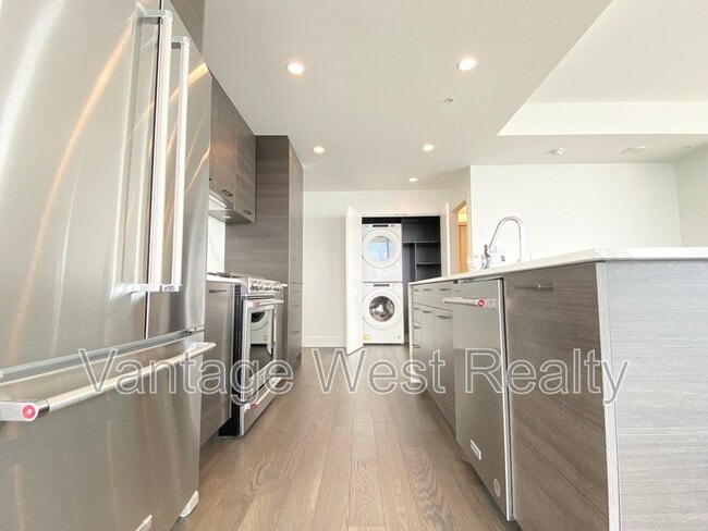 Building Photo - 1181 Sunset Dr