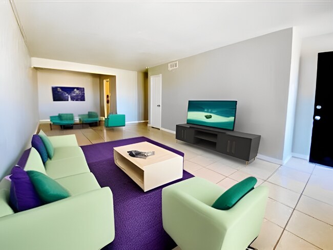 Foto del edificio - 3807 Englewood Cir