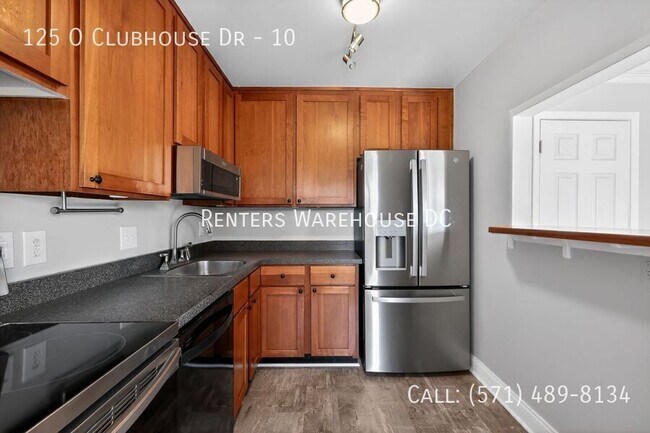 Building Photo - 125 O Clubhouse Dr-10