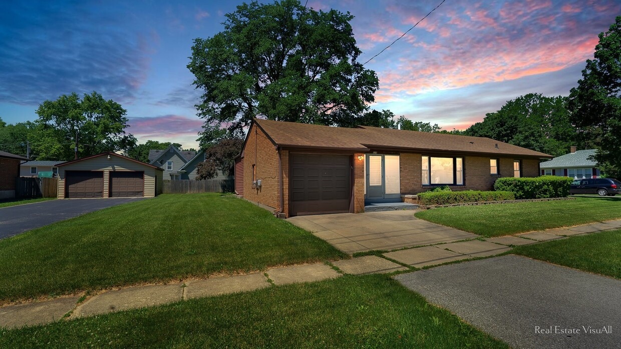 319 N Lord Ave, Carpentersville, IL 60110 House Rental in