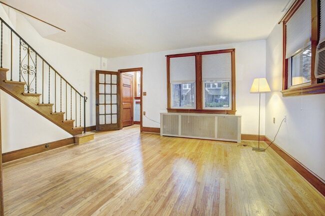 Building Photo - Unique and SPACIOUS 3 bedroom 2 bathroom H...