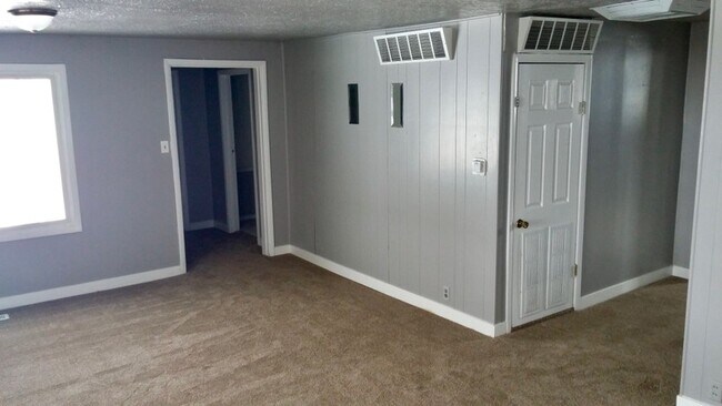 Building Photo - 1802 W 5000 S