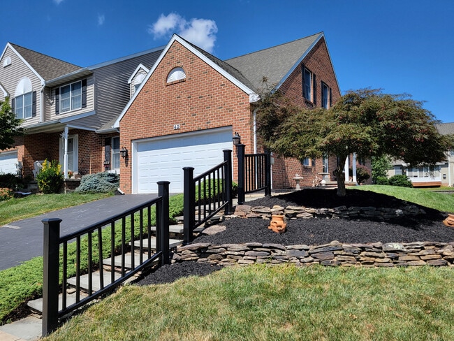 Building Photo - 40 Spring Hill Ln