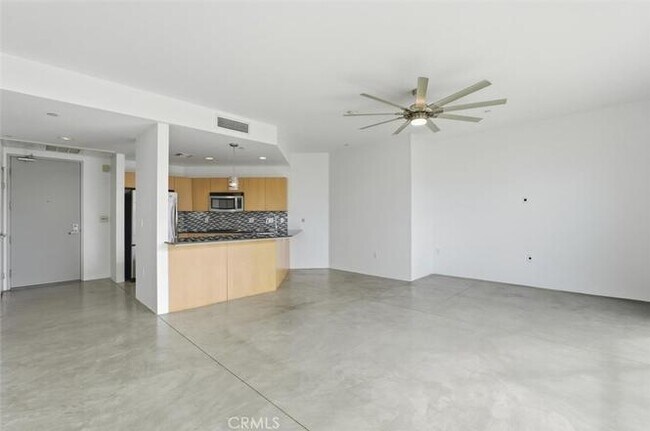 Foto del edificio - 285 W 6th St