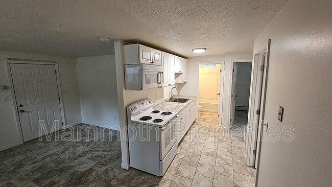 Foto del edificio - 9 Emerald Dr