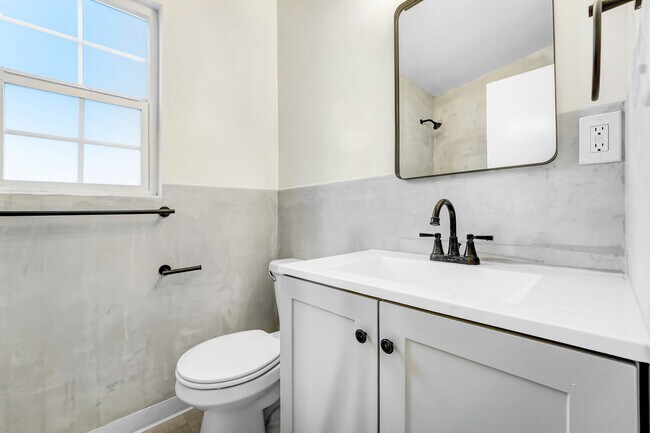 Building Photo - 12058 Culver Blvd