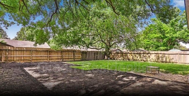 Foto del edificio - 7851 Battlepine Dr