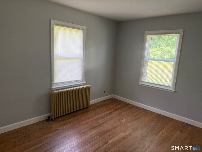 Building Photo - 156 Forest St