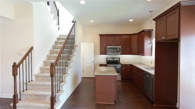 Foto del edificio - 6395 Partridge St