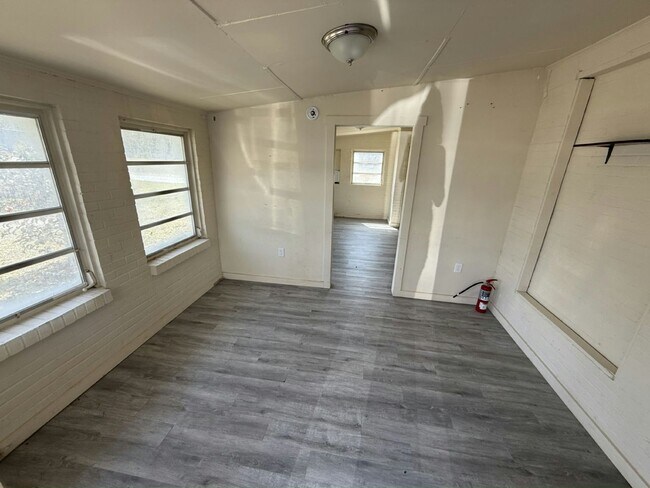 Building Photo - 925 Ponce De Leon Blvd