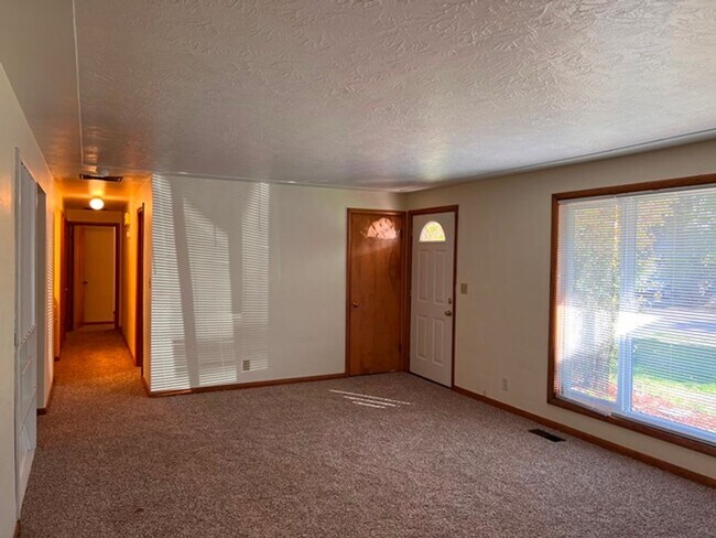 Foto del edificio - 3Bd/2Ba Single Story House - Available To ...