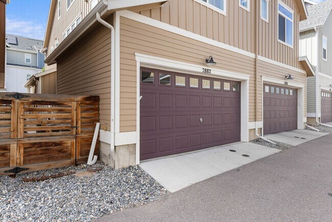 Building Photo - 2882 S Fox Ct