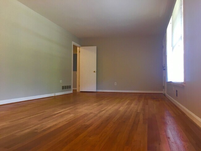 Foto del edificio - 3 bed 1.5 Bath in Decatur!