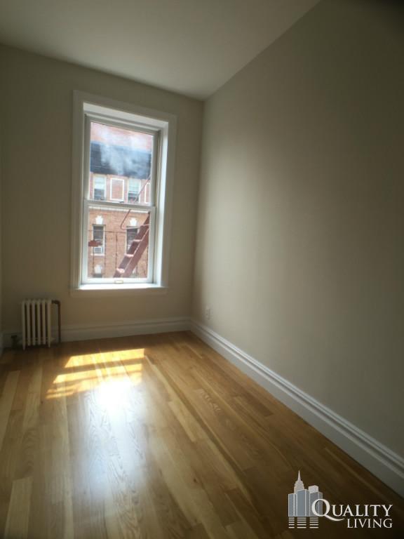 Foto del edificio - 207 W 10th St