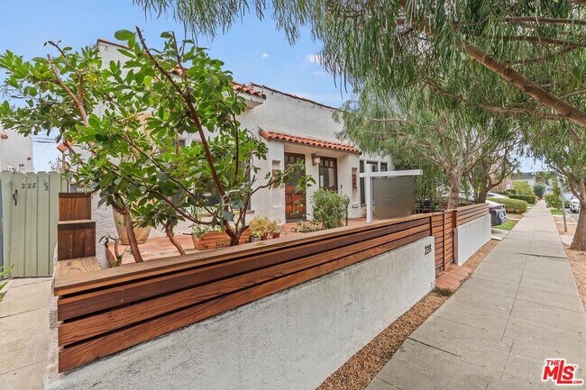 Building Photo - 228 Rennie Ave