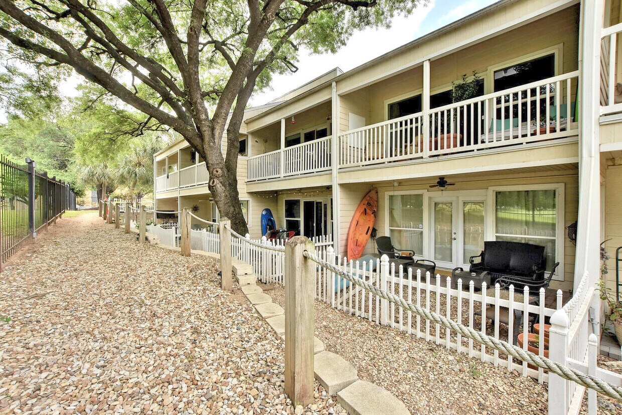 Foto principal - 1818 S Lakeshore Blvd
