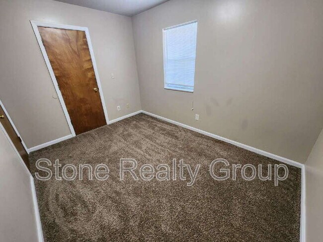 Foto del edificio - 2478 E Clayton Dr