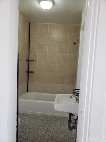 Foto del edificio - 1548 Kwis Ave