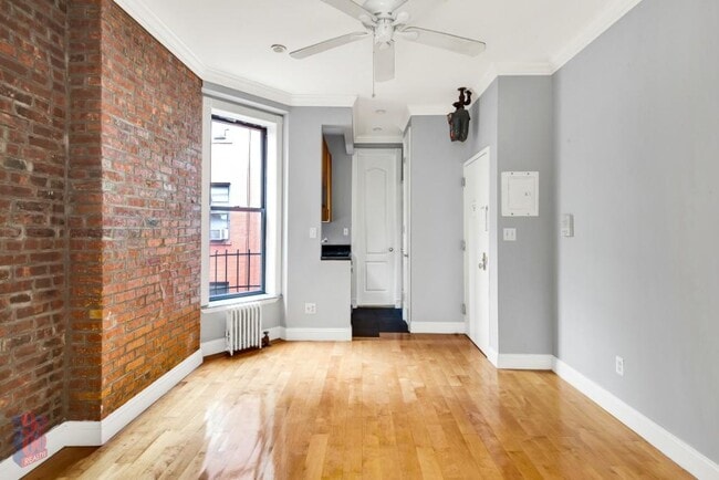 Building Photo - 246 Mott St