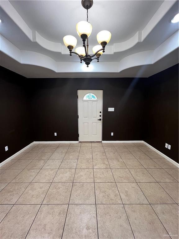 Building Photo - 906 Gonzalez Dr