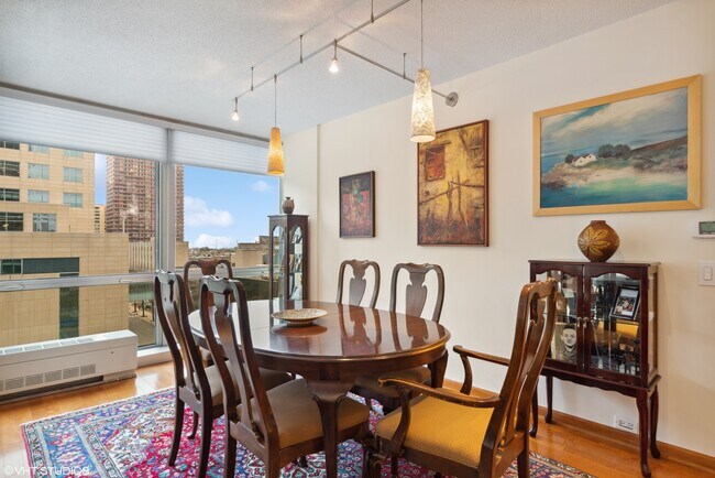 Foto del edificio - 330 W Diversey Pkwy