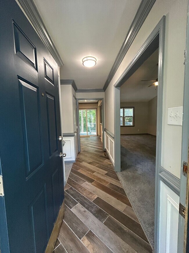 Foto del edificio - Spacious 3-Bedroom Midlothian Home with Co...