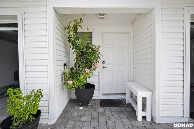 Building Photo - 2433 6th Ave Dr E