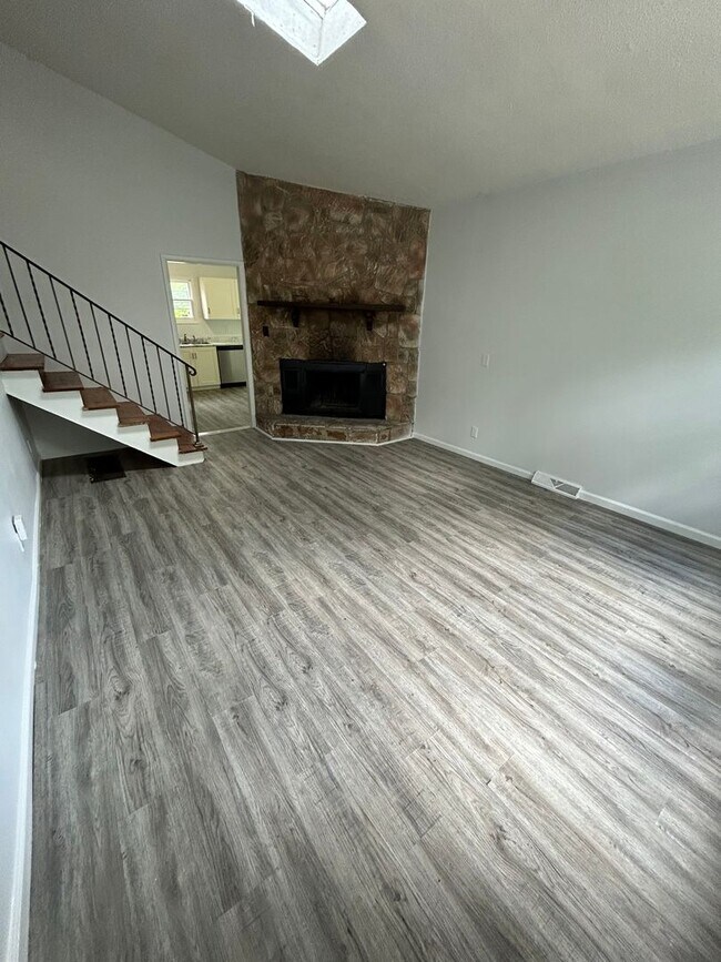 Building Photo - COMING SOON! 3 Bed 1.5 Bath Home! $1495.00