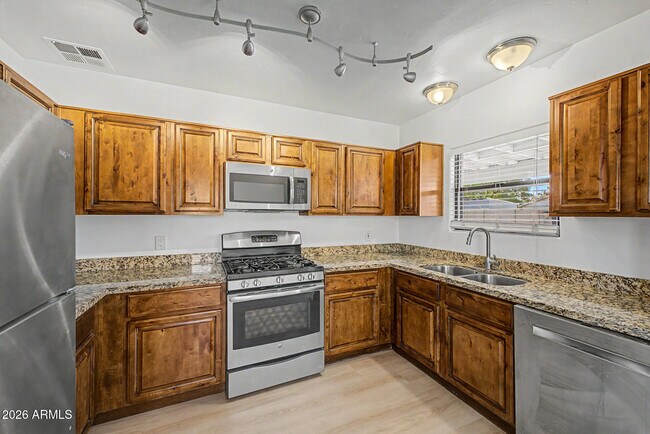 Foto del edificio - 156 W Highland Ave