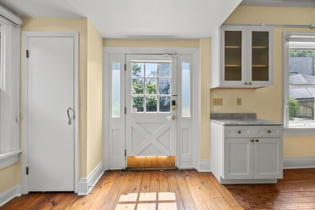 Foto del edificio - Beautiful German Village Home with Parking and Outdoor Space