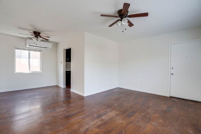 Building Photo - 4111 Somerset Dr