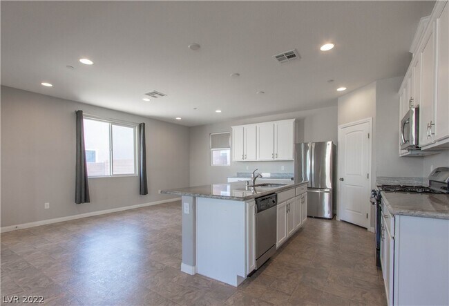 Building Photo - 690 Giselle Ct