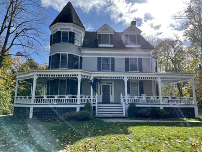 Building Photo - 27 West Lane