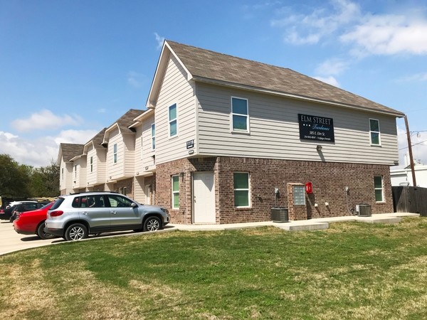 Building Photo - Elm Street Townhomes