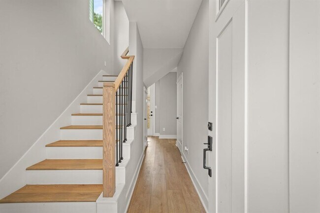 Foto del edificio - 823 Woodcrest Dr