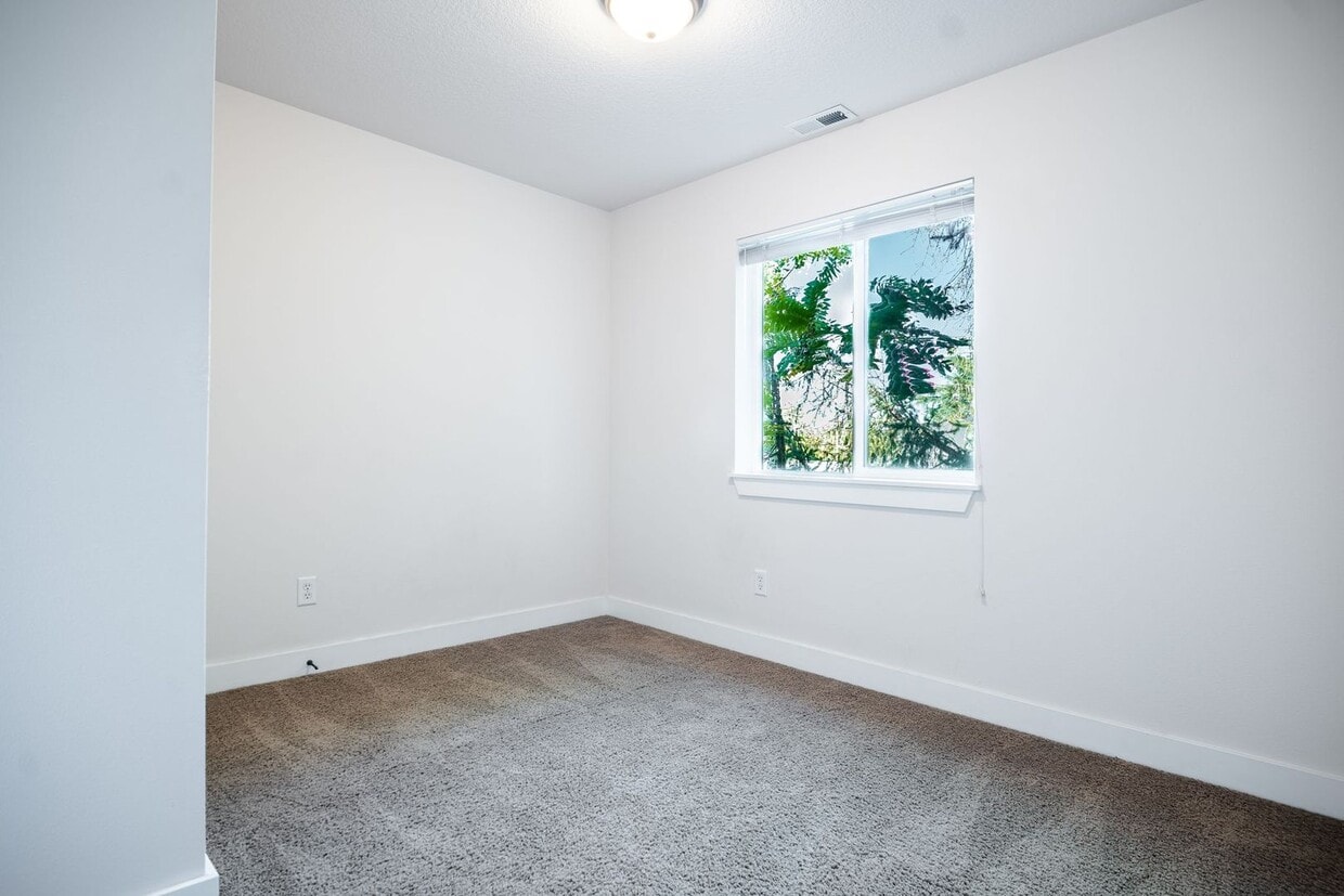 Remodeled 3/2.5 Townhomes - Remodeled 3/2.5 Townhomes