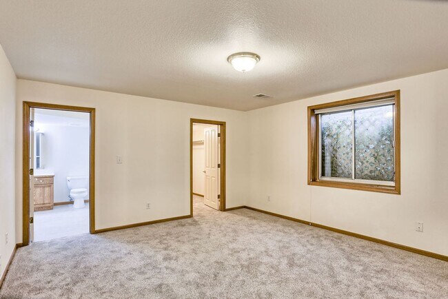 Foto del edificio - 3 Bedroom Brick Ranch in Greeley