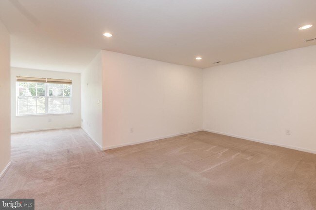 Building Photo - 4455 Driftwood Dr
