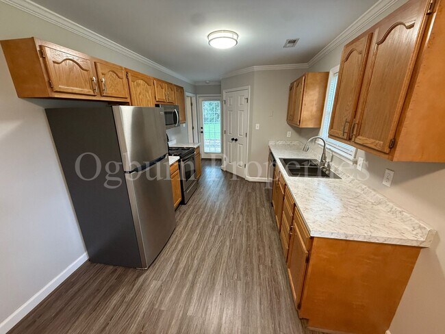 Building Photo - 1679 Thompson Dr