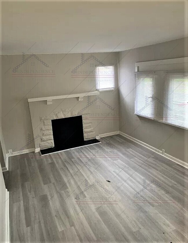 Building Photo - Single Family Dwelling in Dayton!