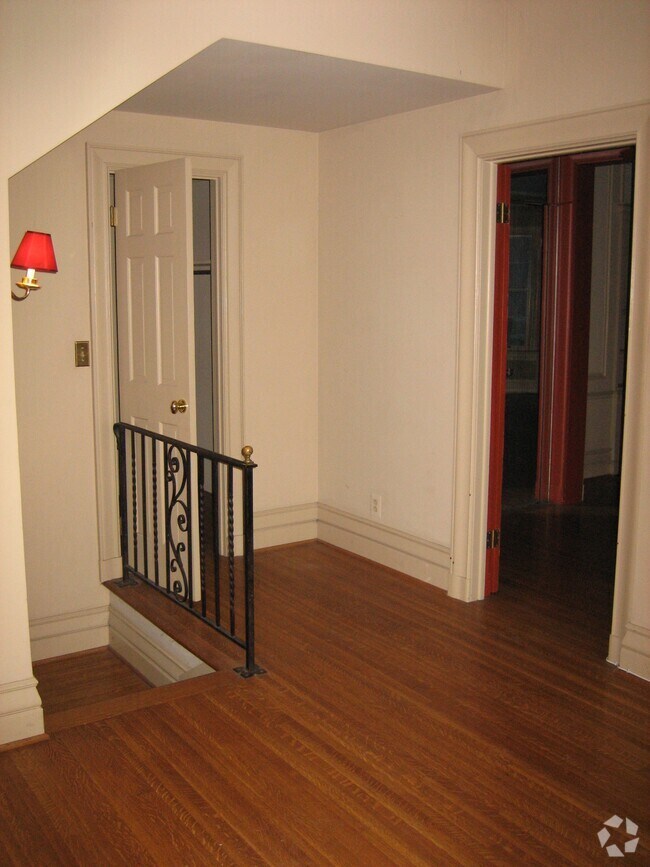 Cobbs Hill Apartments for Rent with High Ceilings Rochester, NY 1