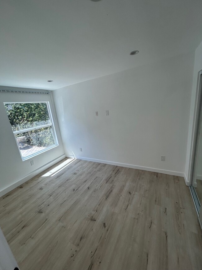 Foto del edificio - 15017 Dickens St