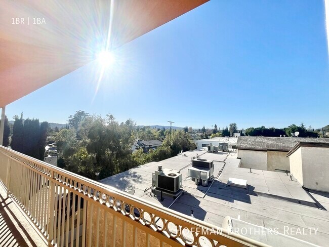 Foto del edificio - 14116 Burbank Blvd