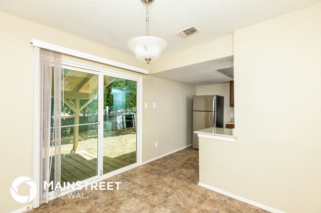 Foto del edificio - 6407 Woods Edge Dr