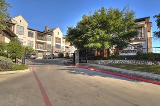 Building Photo - 7342 Oak Manor Dr